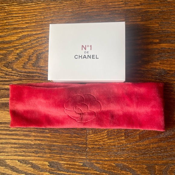 CHANEL No.1 Red Velvet Hairband - Picture 1 of 4